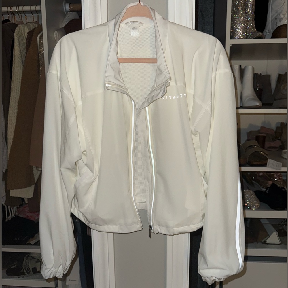 Vitality Breeze Windbreaker in WHITE